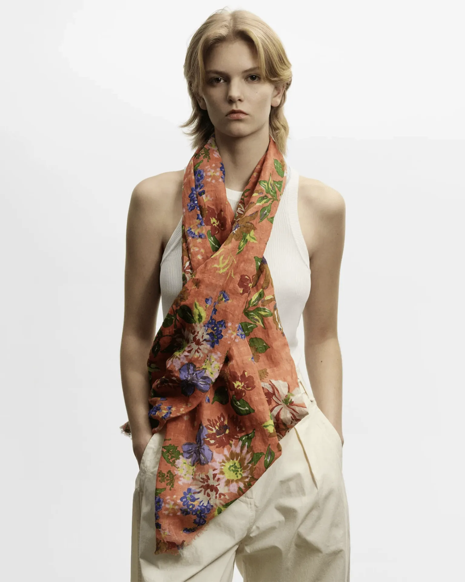 Linen/Cttn Scattered Flowers Scarf in Coral