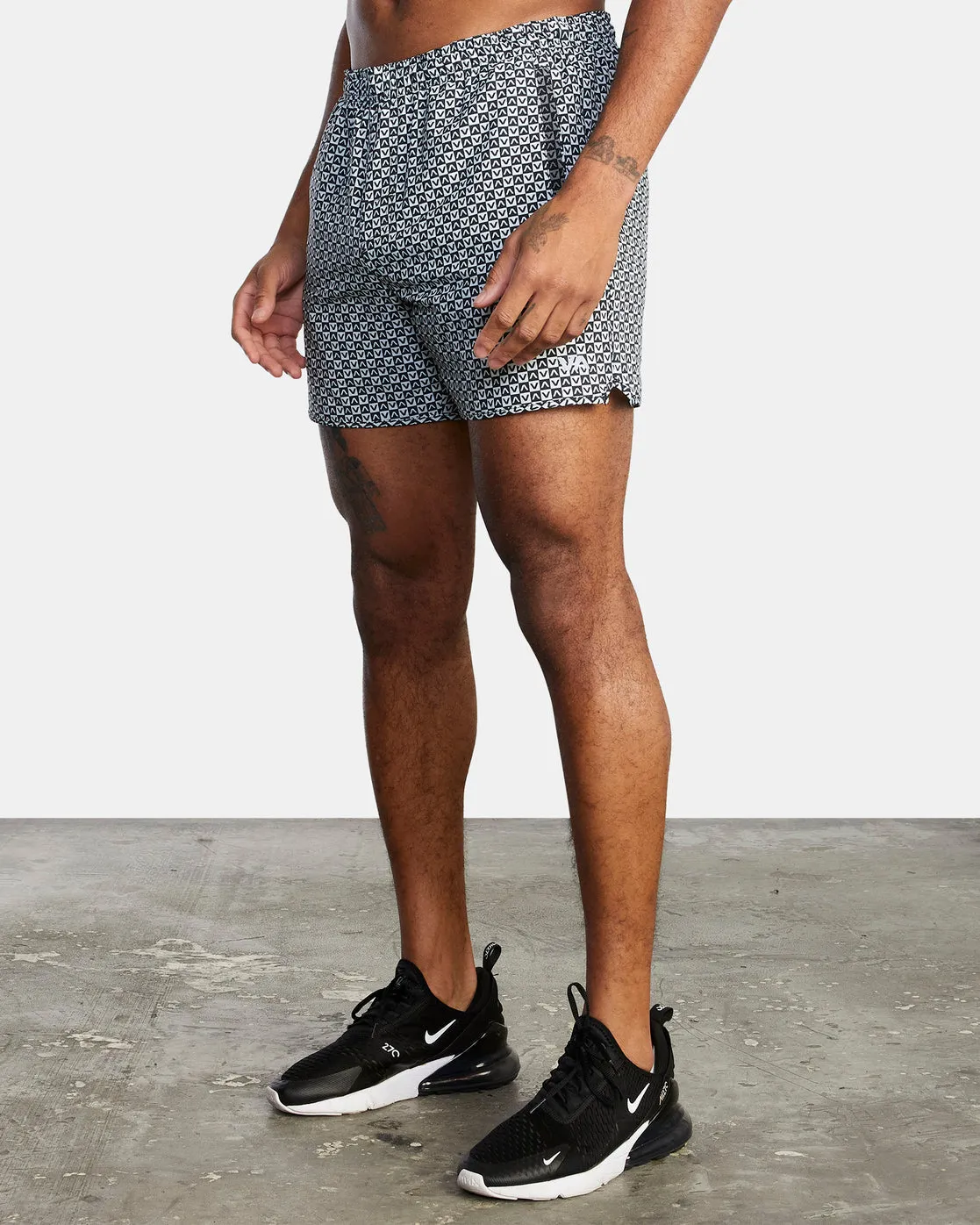 Yogger Elastic Waist Running Shorts 15" - Va Box Black White
