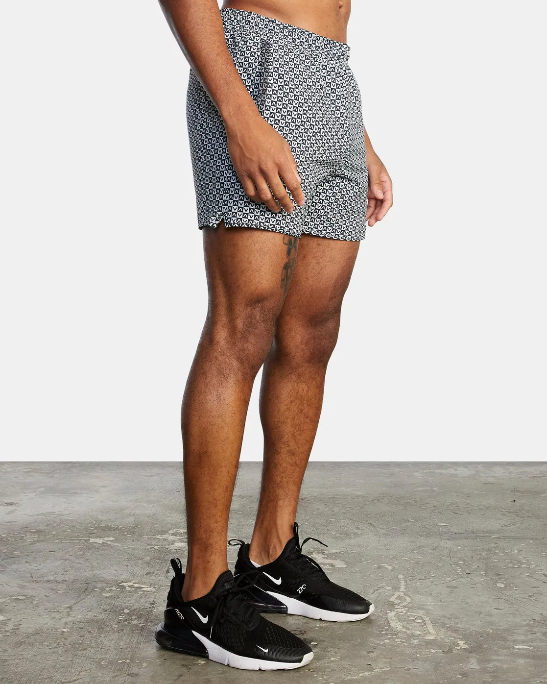 Yogger Elastic Waist Running Shorts 15" - Va Box Black White