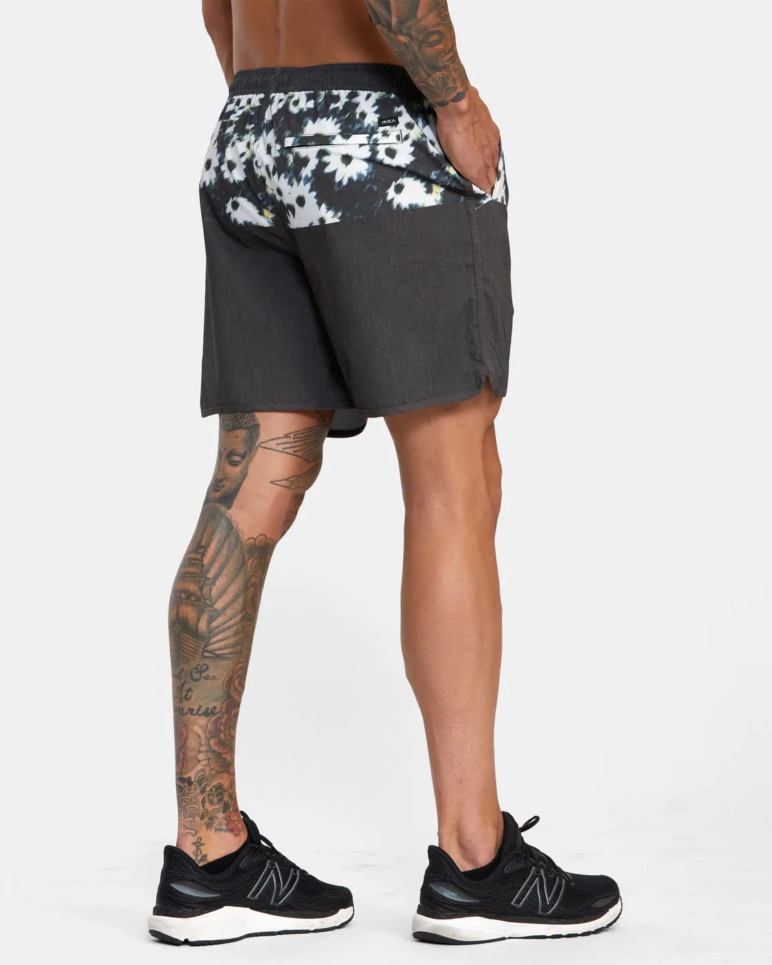 Yogger Hybrid 17" Athletic Shorts - Daisy Black