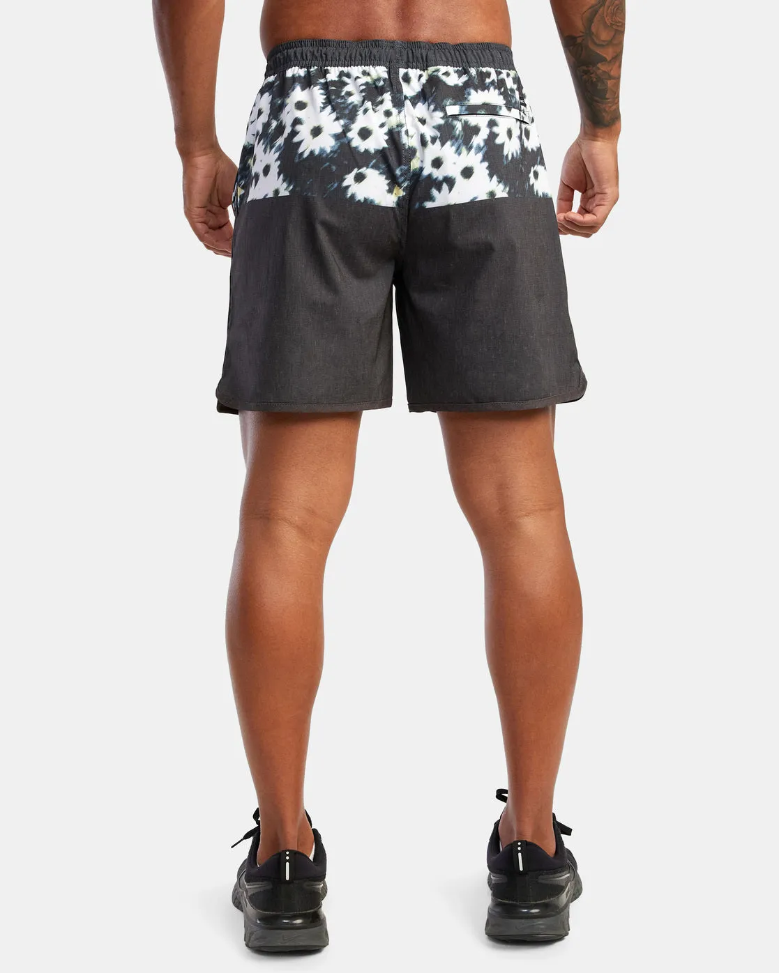 Yogger Hybrid 17" Athletic Shorts - Daisy Black