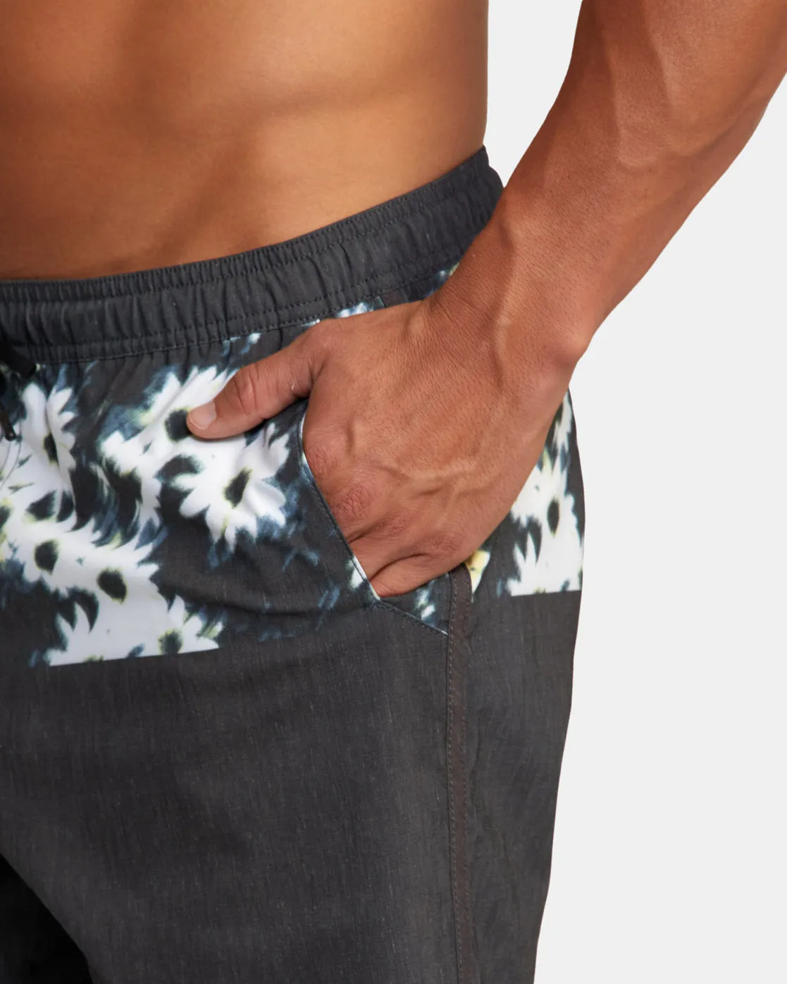 Yogger Hybrid 17" Athletic Shorts - Daisy Black