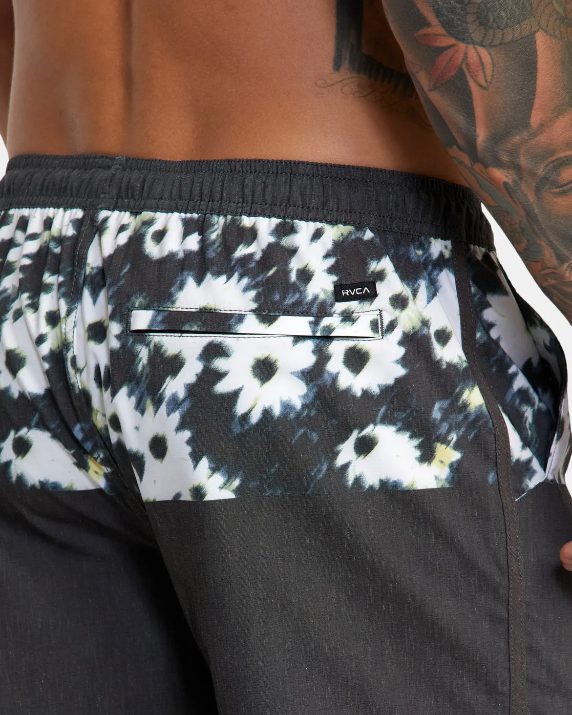 Yogger Hybrid 17" Athletic Shorts - Daisy Black