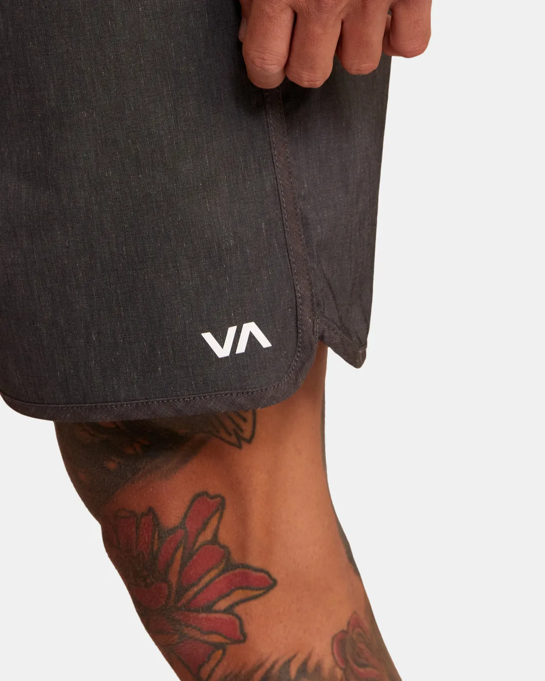 Yogger Hybrid 17" Athletic Shorts - Daisy Black