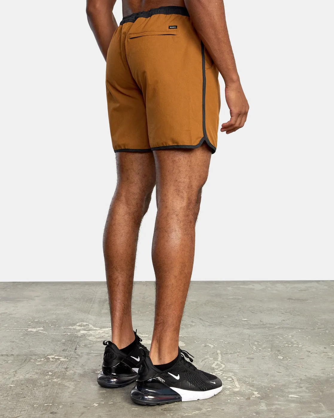 Yogger Hybrid 17" Athletic Shorts - Rubber