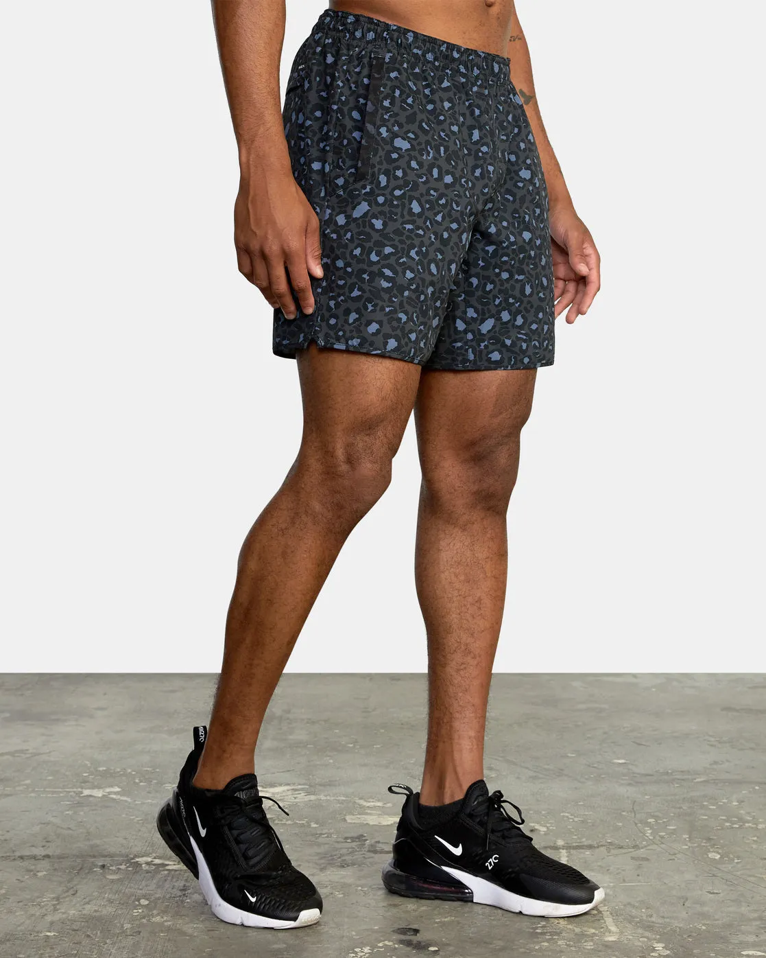 Yogger Stretch 17" Athletic Shorts - Leo